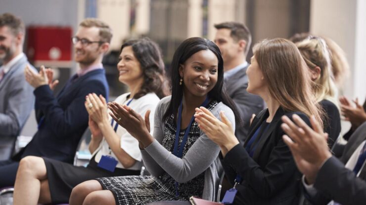 Audience listen crowd wherever demokratie youth audiences parents advisory conferences verwijzers geel opz understand classroom engaged leben hanau seminars aufbau